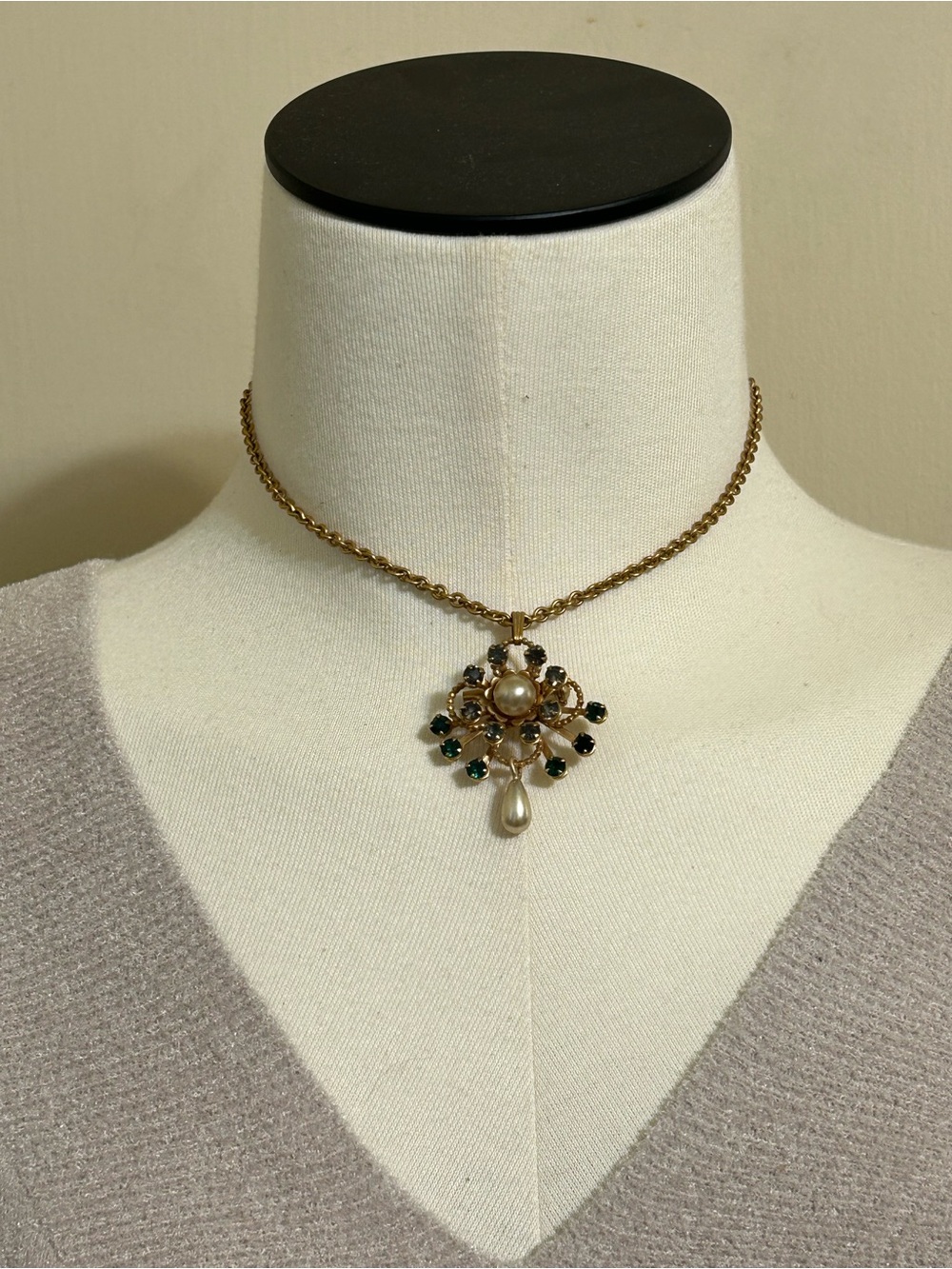 VINTAGE PIN PENDANT ON CHAIN